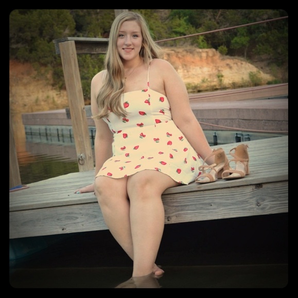 Meet your Posher, Emily - Picture 1 of 1